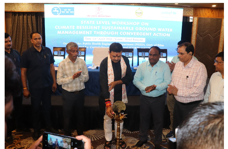 jalwayu jokhim ke beech bhujan sanrakshan per karyashala