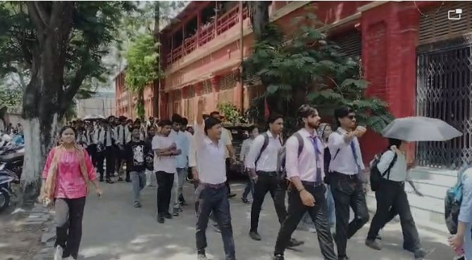 ranchi university k chaatron ka futa gussa