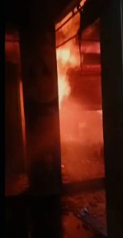 bokaro k ek dukan mein lagi aag