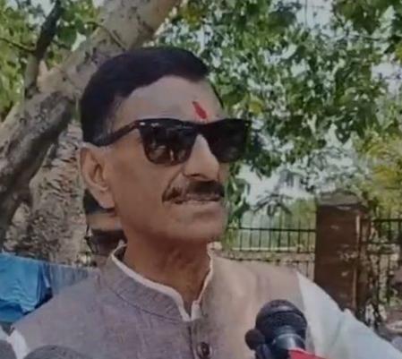 cm samrat par siyasat