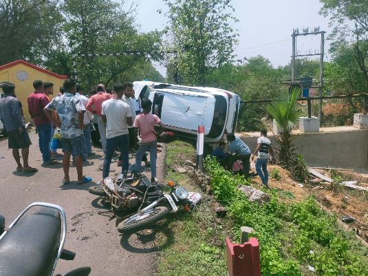 potka mein bhisan sadak hadsa