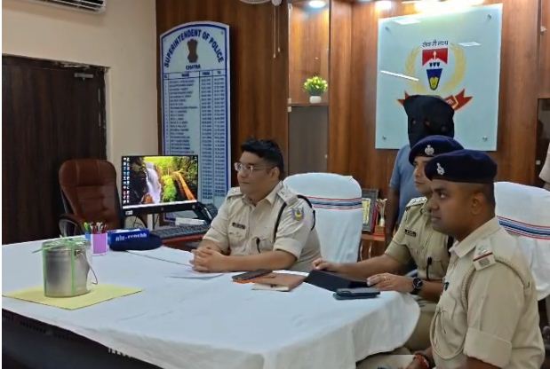 chatra mein nase k saudagron par sikanja