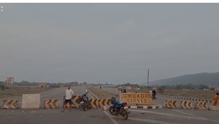 chandil nh-18 par adhar mein latka kaam