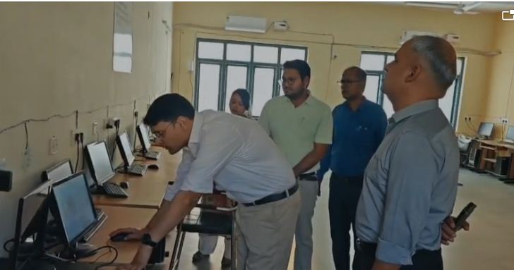 gadhwa mein pariksha kendron ka nirikshan