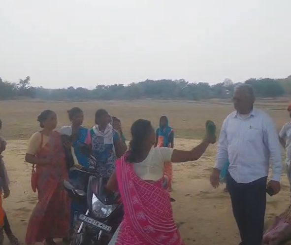 anchal prasasnik team par hamla