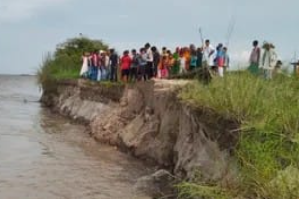 katihar mein ganga mahananda ka kahar