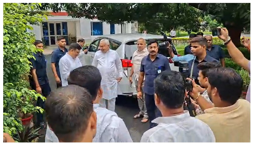 sanjay jha ke aawas pahunche nitish kumar 