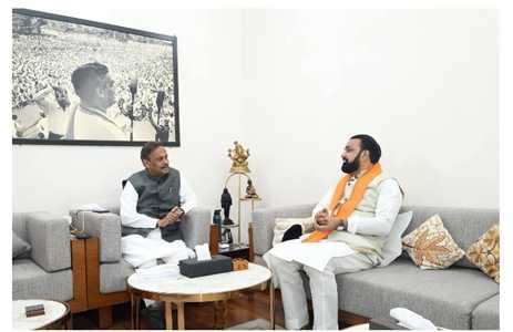 cm samrat ne vinod tawre se ki mulakat