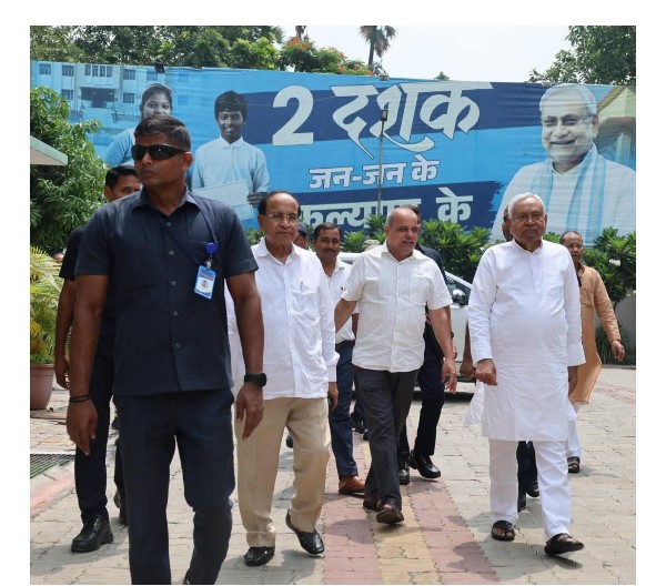 jdu pradesh karyalaya pahunche nitish kumar