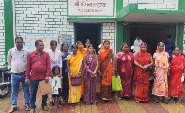 gussey mein baghmara ki mahila