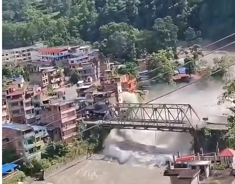 tibbet sima par bhisan badh se nepal mein tabahi