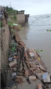 katao mein kai ghar ganga mein vilin