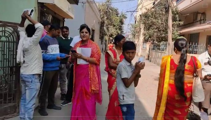 nigam chunaw ki badhi halchal