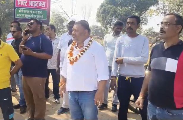 nagar nikay chunaw mein ghamasan