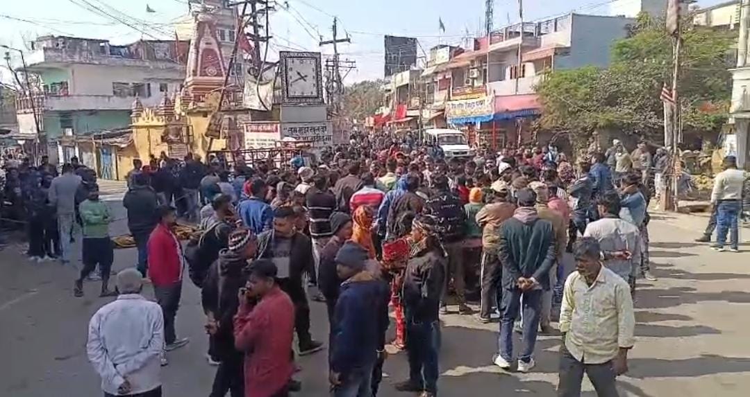 A 45-year-old man died in Lohardaga after being hit by an unidentified vehicle