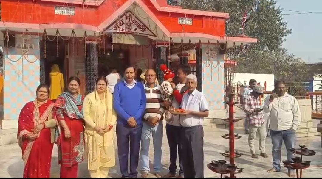 On New Year's Day, a large crowd of devotees gathered at the temples in Khalari.