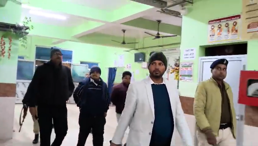 Panic ensued at Sitamarhi Sadar Hospital after the SDM's raid; staff members were reprimanded after irregularities were discovered.