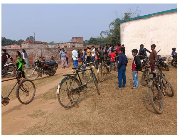 madhupur mai dindahare 50 hazar ki loot 