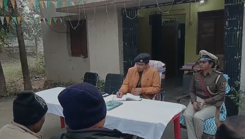 Following instructions from police headquarters, SP Shikhar Chaudhary listened to people's grievances at a public grievance redressal session