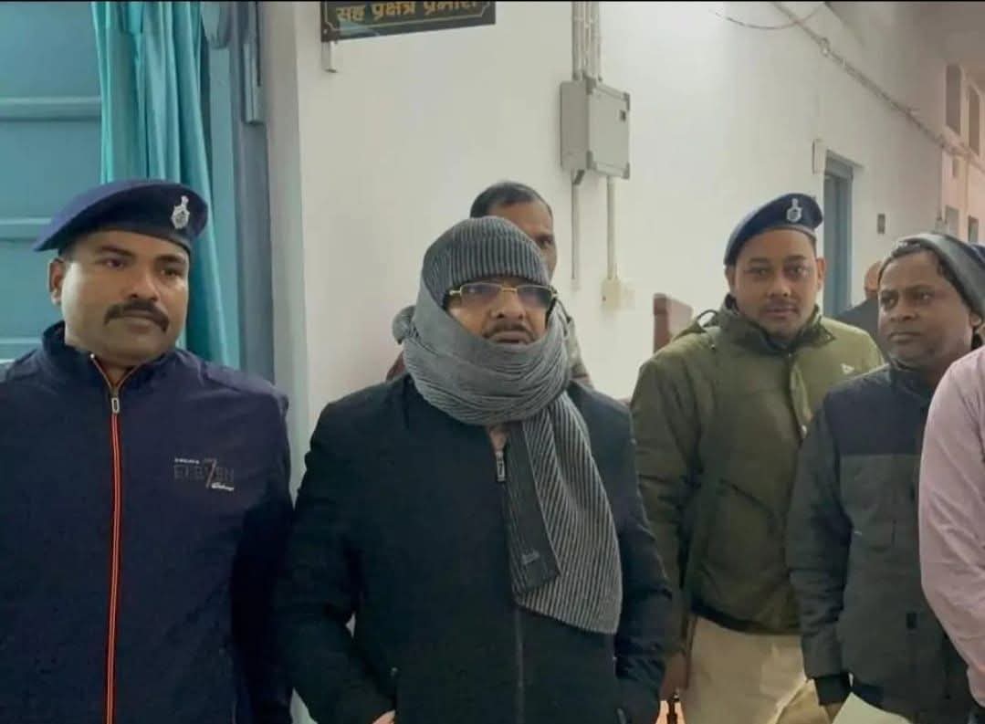 Muzaffarpur DAO Sudhir Kumar arrested for accepting a bribe of 19,000.