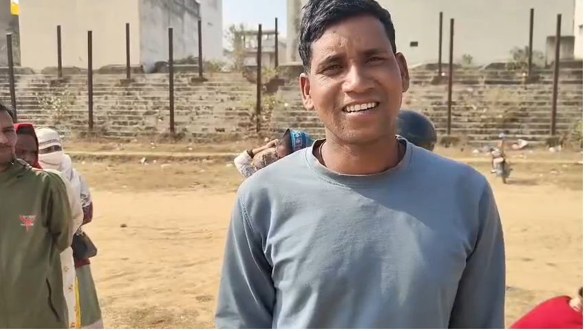 Two dozen young people were defrauded of lakhs of rupees in the name of jobs at Eklavya Model School.