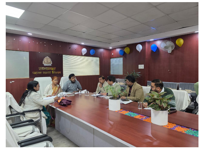 mahapor ki adhyakshata mai shiksa samiti ki baithak