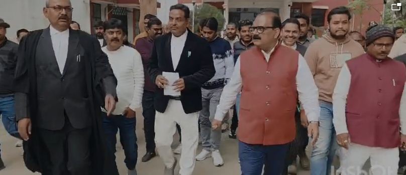 mla par maanhani ka mukadma darj