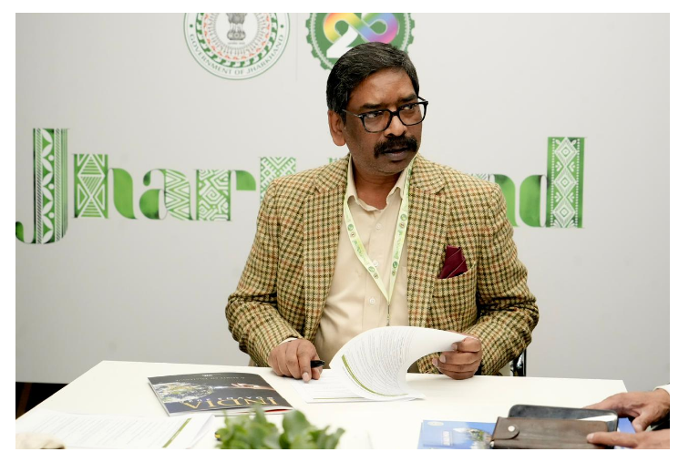 vishwa aarthik manch mai cm ko white baj se samman 