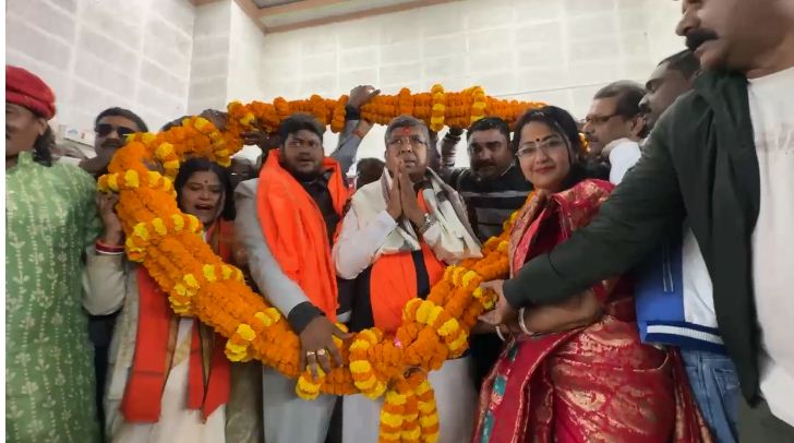 dumka pahuchey pradesh adhyaksh