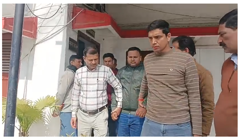 bhrashta adhikariyon per nigrani ki karrawai jaari 