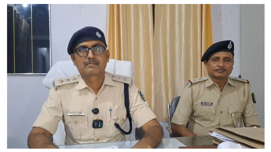 charchit badgaw police hamla mamle mai badi karrawai 