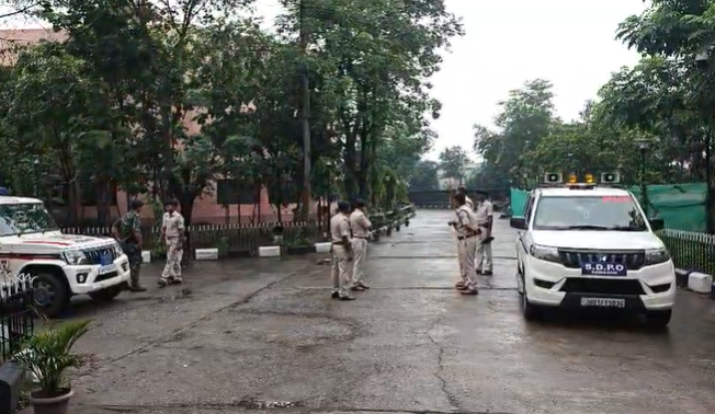ramgadh civil court ko bomb se udane ki dhamki