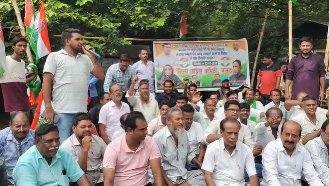 jantar mantar par chatron par hue lathicharge ka virodh