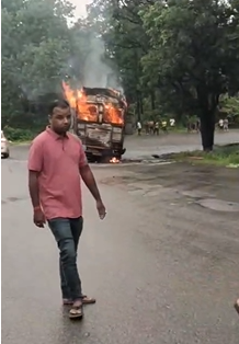 simdega k nh-143 par tala hadsa