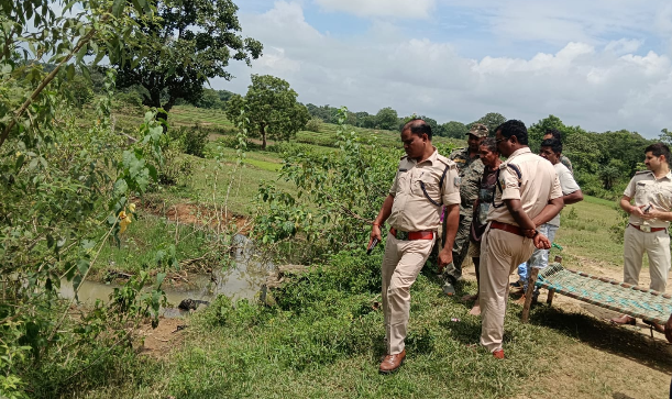 pashim singhbhu mein double murder