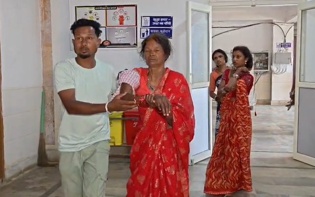 chatra mein sadak hadsa