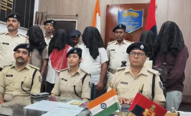 bagha police ne panch aaropiyon ko dabocha