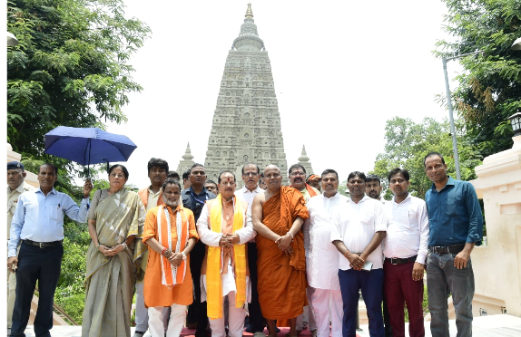 janmdin par mahabodhi mandir pahuchey vijay sinha