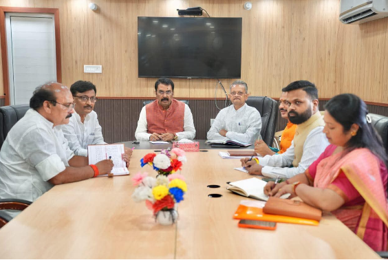 bjp adhyaksh sanjay sarawgi ne ki baithak