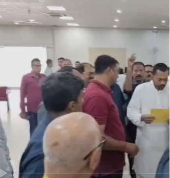 pmch mein patrakar se marpeet mamla