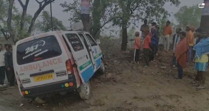 koderma mein ambulance durghatnagrashth
