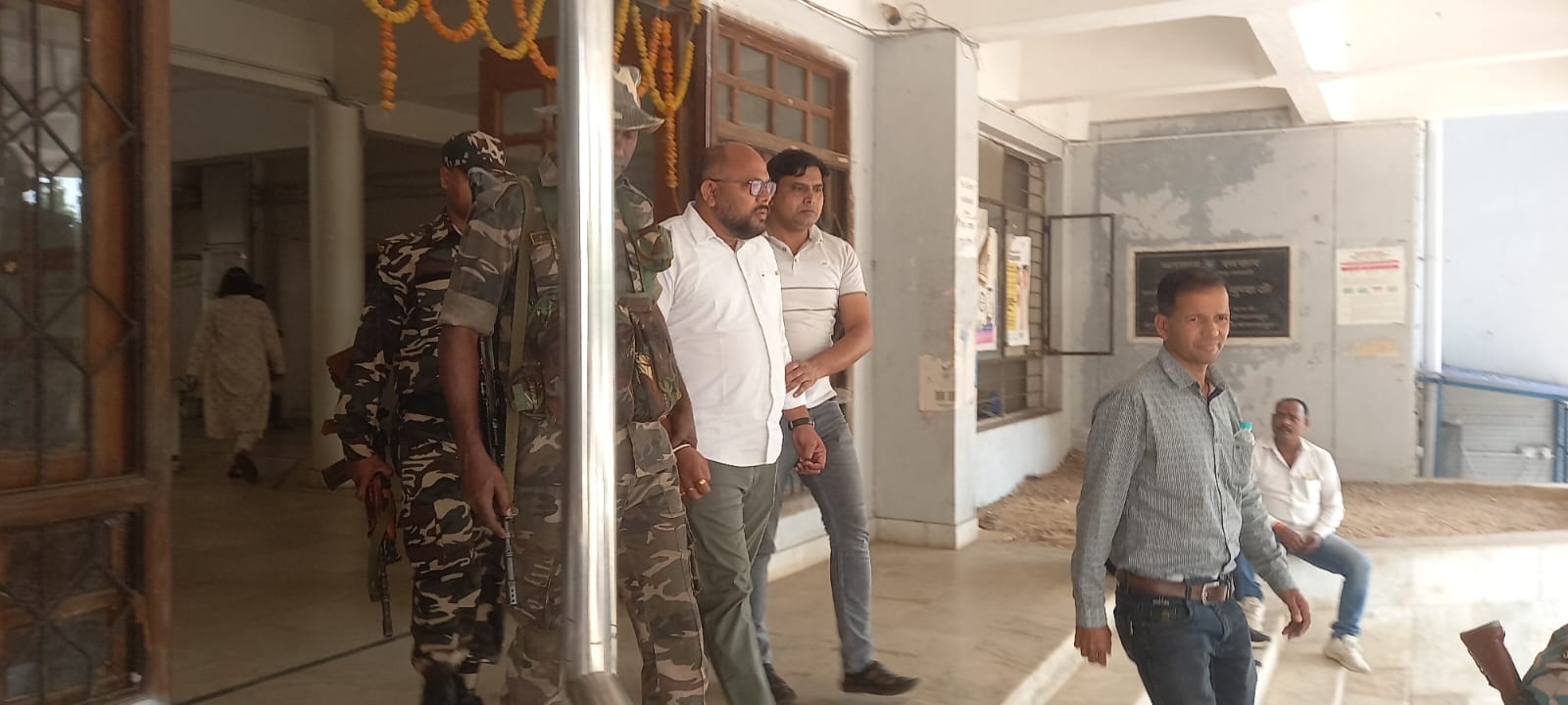 Demanded bribe of Rs 60 lakh in exchange of compensation of Rs 1.48 crore, Bada Babu and broker arrested for taking Rs 5 lakh