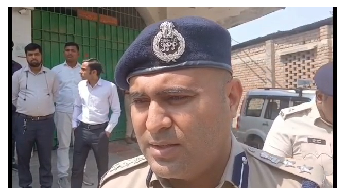 begusarai mai bank se dindahare lakhon ki loot 