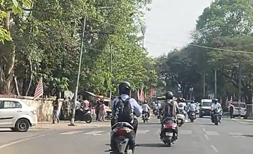 acction mein traffic police