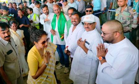 deoghar airport par dikha rajnitik josh