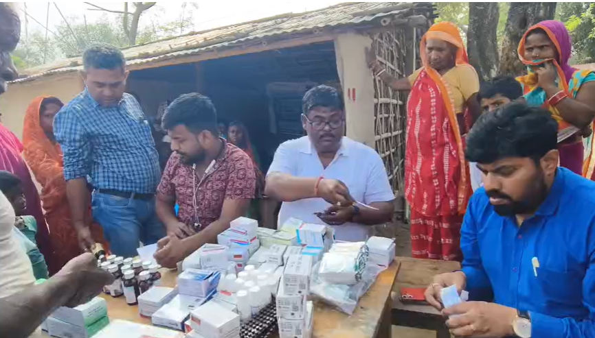 Team arrived by boat-tractor, vaccination of 110 children