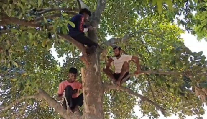 chatra k 30 gaon digital yug se koso door