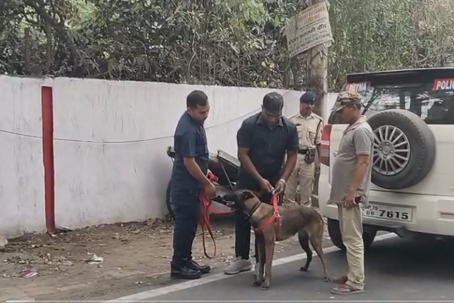 yuvati ka shaw milne par sansani