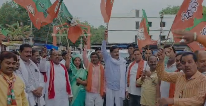 prachand jeet par bjp utsahit