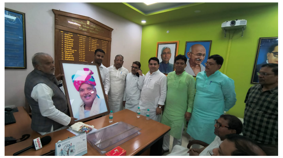 mantri shravan kumar ne kiya padbhar grahan 
